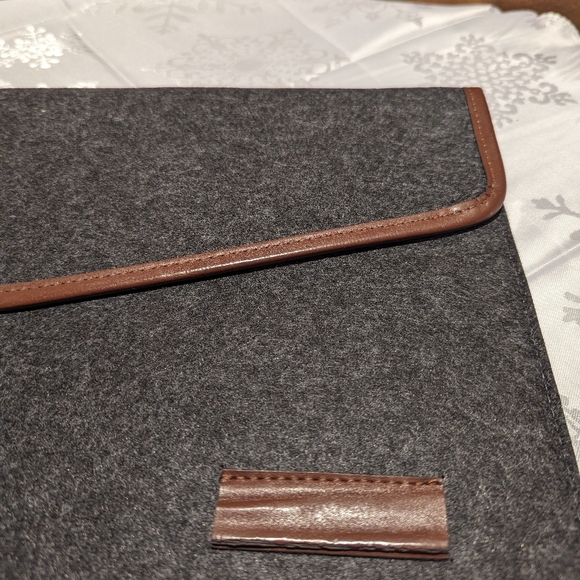 Wool Felt Laptop Sleeve Case - Picture 2 of 7